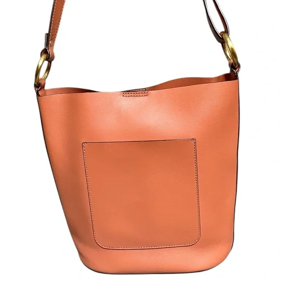 Donna Karan Adan Bucket Bag 100% Leather Pockets & Interior w/ Adjustable Strap - Picture 4 of 13